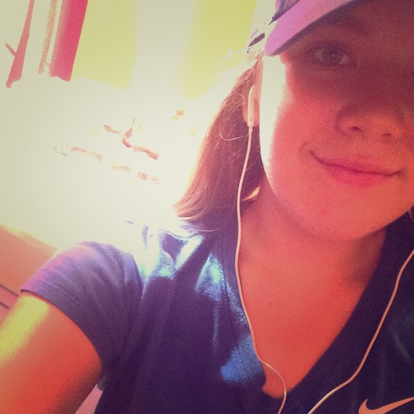 Meet your Posher, Elexis - Picture 1 of 4