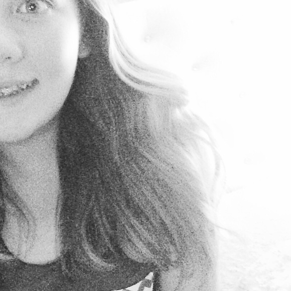 Meet your Posher, Elexis - Picture 4 of 4