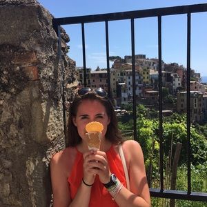 Meet your Posher, Jennifer
