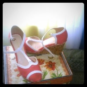 Corkscrew wedge sandals