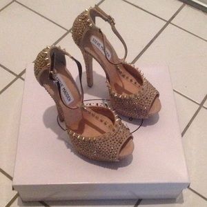 RECENTLY REDUCED: Steve Madden Angelz