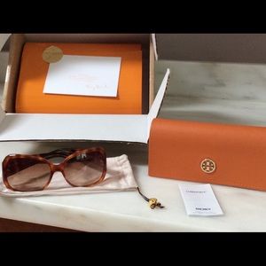 NWOT Tory Burch Honey Tortuous Block Sunglasses
