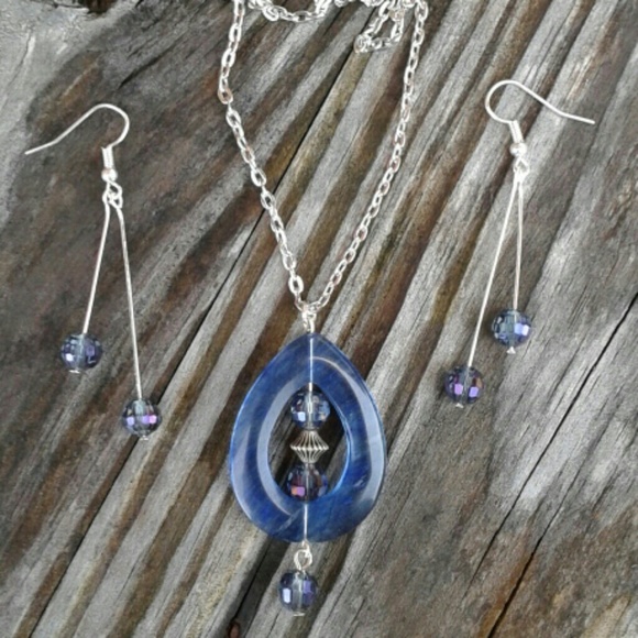 Necklace and earring set