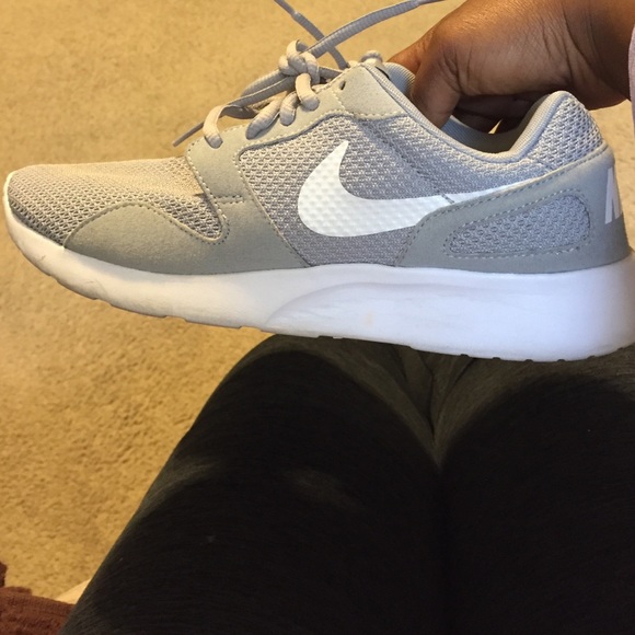 7.5 Nike Sneakers!!!