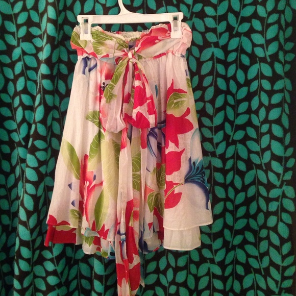 Hawaiian strapless top - Picture 1 of 2