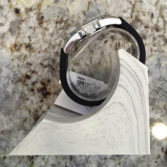 Quicksilver Watch - Picture 3 of 3