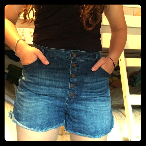 🔥On HOLD for la_bai🔥Button up denim shorts