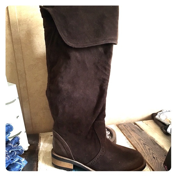 NWT brown suede boots