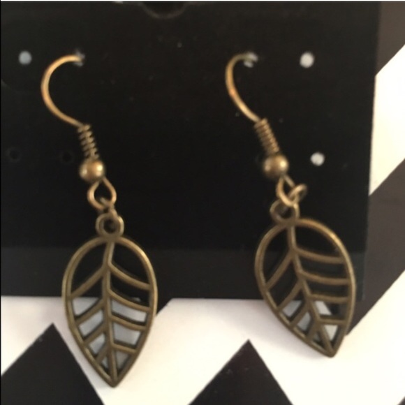 Antique gold bronze leaf drop hook earrings - Picture 2 of 3