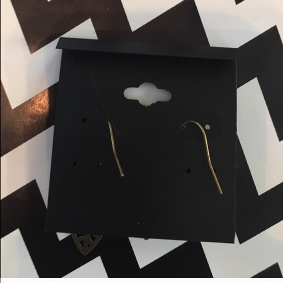 Antique gold bronze leaf drop hook earrings - Picture 3 of 3