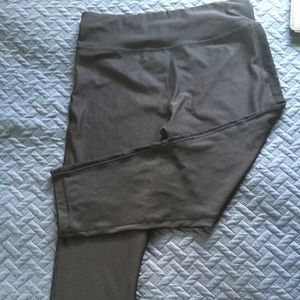 NWOT vogo yoga capris