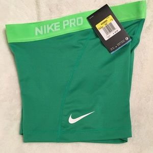 NWT Nike PRO 3" compression shorts SMALL