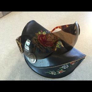 Ed hardy sunnies w/ case