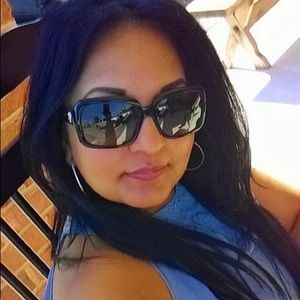 Meet your Posher, Naila