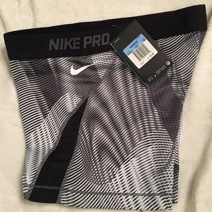 NWT Nike PRO 3" compression shorts MEDIUM