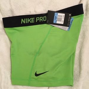 NWT Nike PRO 3" compression shorts MEDIUM