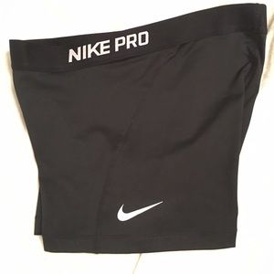 NWOT Nike PRO 3" compression shorts LARGE
