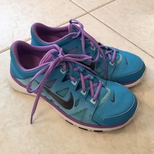 🎀🎀NEW PRICE🎀🎀👟 Nike fitsol tennis shoes