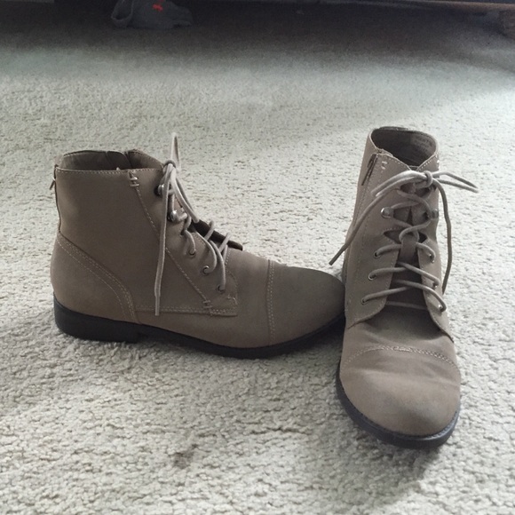 Combat style boots *not FRYE listed for exposure!