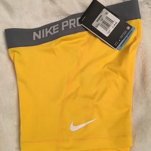 NWT Nike PRO 3" compression shorts XSMALL