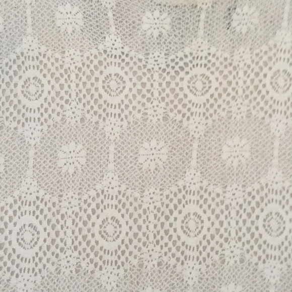 Cream Crochet Overlay Crop Top - Picture 3 of 4