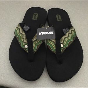 Teva Mush flip flops. excellent condition!   New