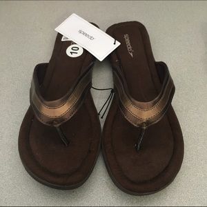 Speedo bronze flip flops new