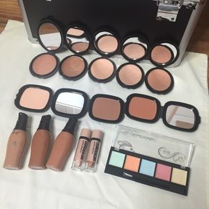 FACE MAKEUP- makeup artist kit must have