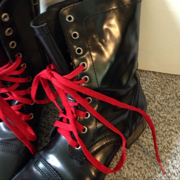 Steve Madden Limited edition combat boots!