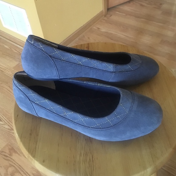 Lands' End sz 8 light blue slip-on flat