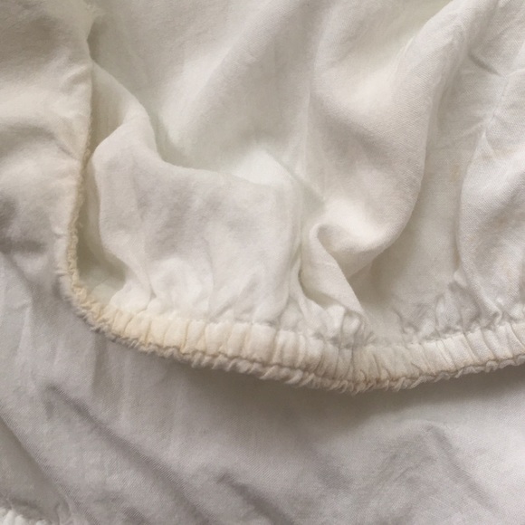 ✨Host Pick✨ White Off The Shoulder Romper - Picture 4 of 4