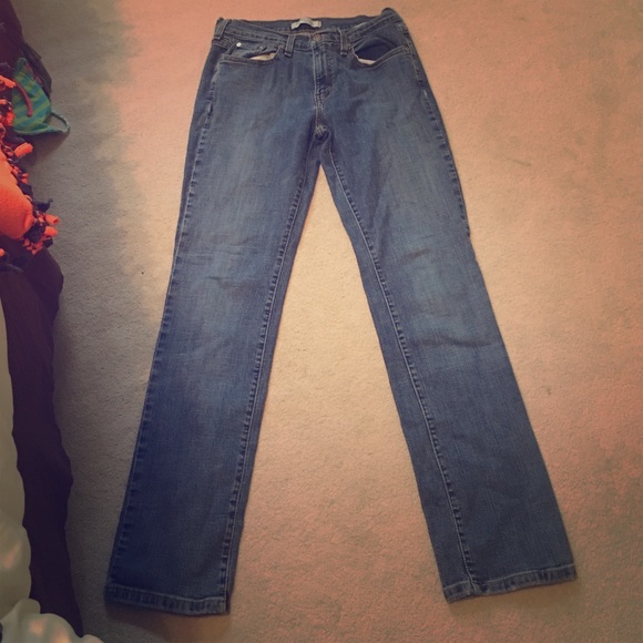 Size 6 Levi's jeans