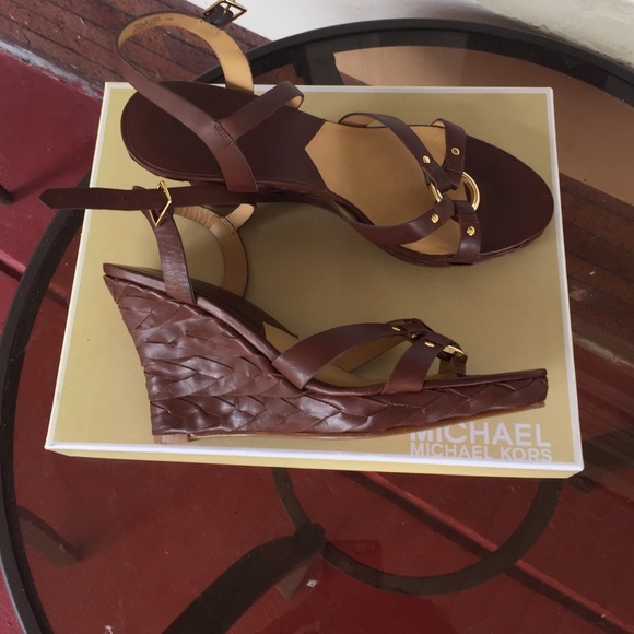 GIFTED Michael Kors Wedge - Picture 2 of 4