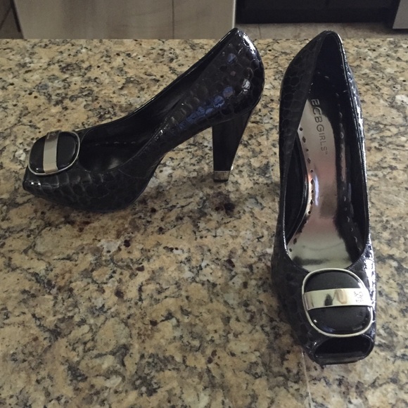 BCBG Leather Pumps. Minimal wear. Great Condition.