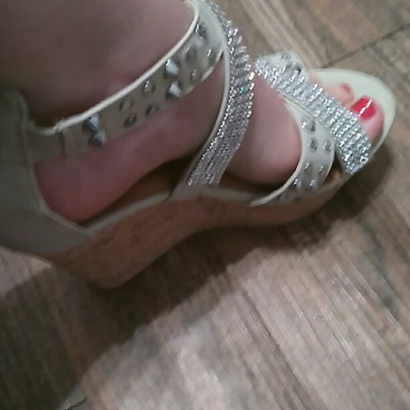 Edge pair of wedges