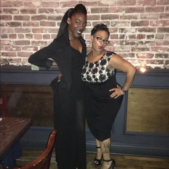 Meet your Posher, Tinia - Picture 1 of 1