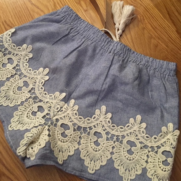 Francesca's Collection Shorts - Picture 3 of 3