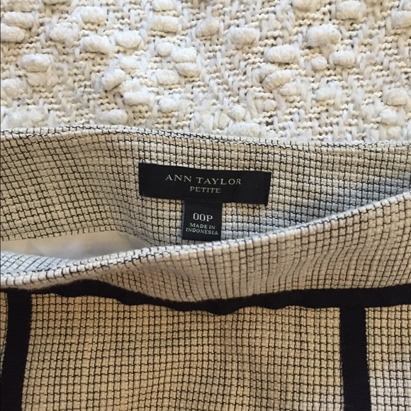 Ann Taylor Petite Cream and Black Pencil Skirt - Picture 3 of 3