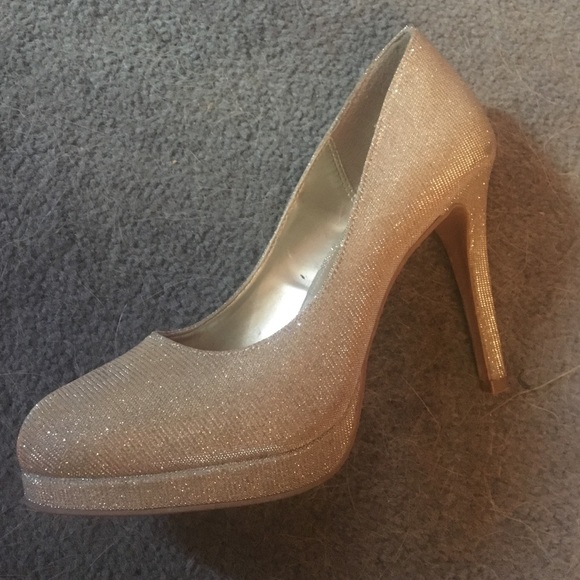 Gold sparkley heels - Picture 2 of 2