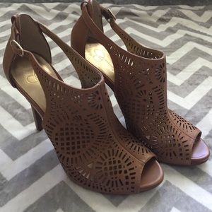 Jessica Simpson cute out Trendy Heels