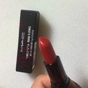 Mac viva glam Rihanna red frost
