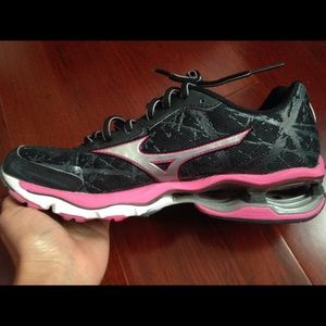 Mizuno wave creation 16 running shoes
