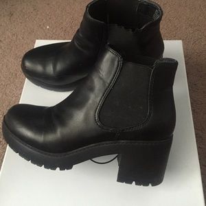 Steve Madden Chelsea booties