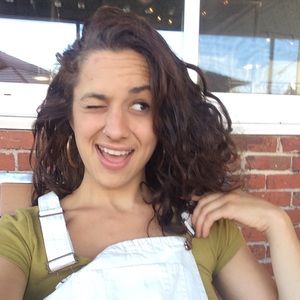 Meet your Posher, Claudia