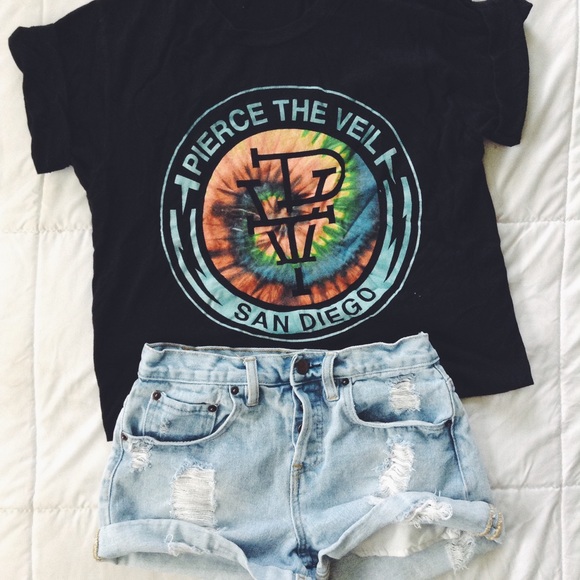 🚫SOLD🚫 pierce the veil band tee - Picture 3 of 3