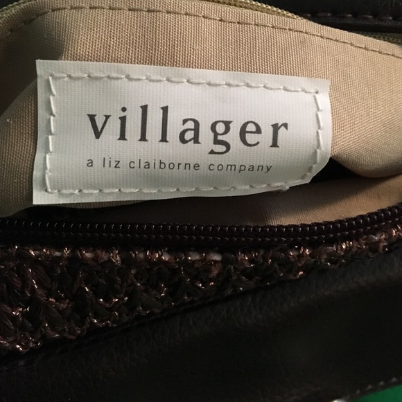 Small purse by Liz Claiborne - Picture 2 of 3