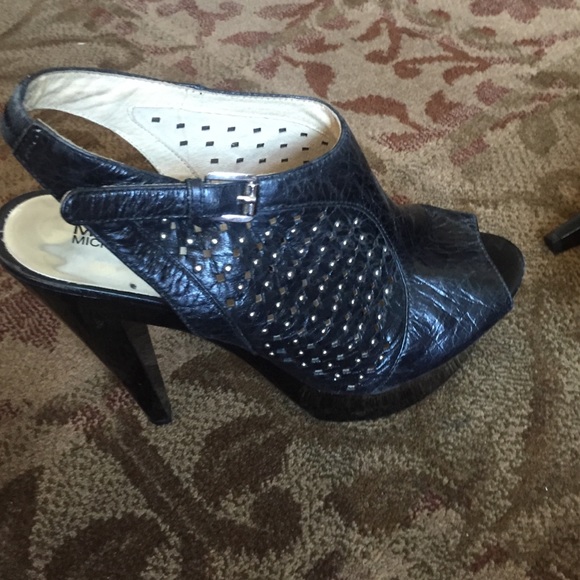 Black Michael Kors open toe - Picture 2 of 4