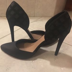 Gorgeous pair of black heels