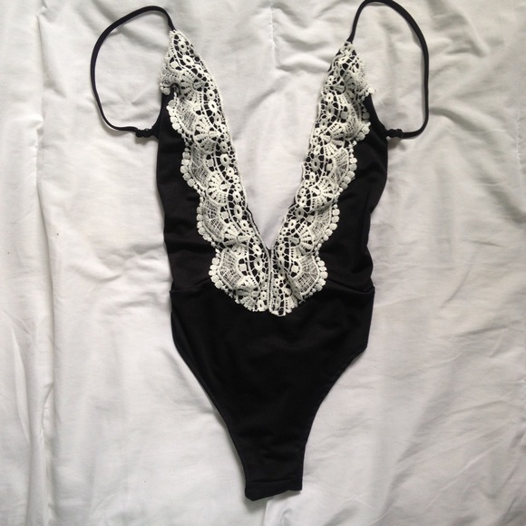 🌊 lace v neck one piece 🌊