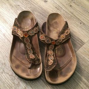 Boho hippie style Papillio gizeh birkenstocks